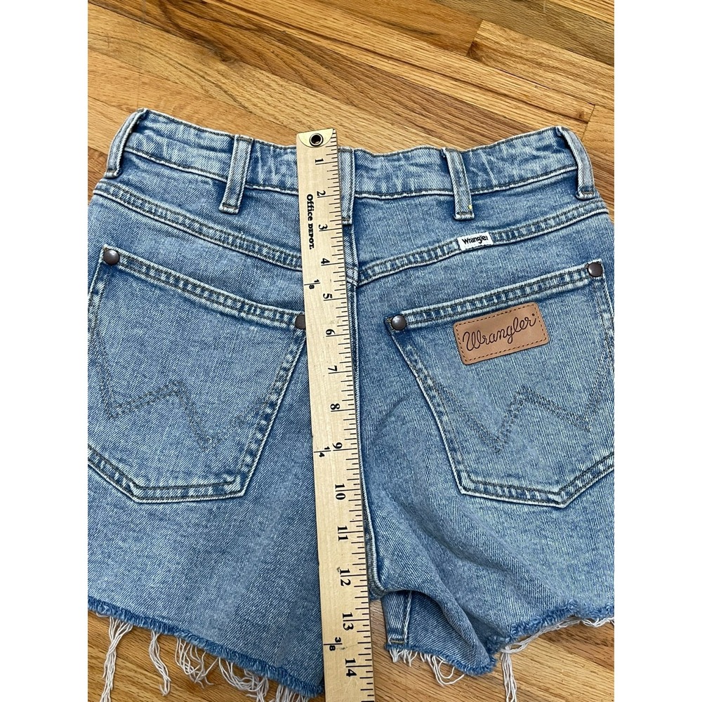 Wrangler Women's 26 Blue Shorts Denim Cotton Cut-Off Western Cowgirl Frayed Hem - Picture 4 of 7